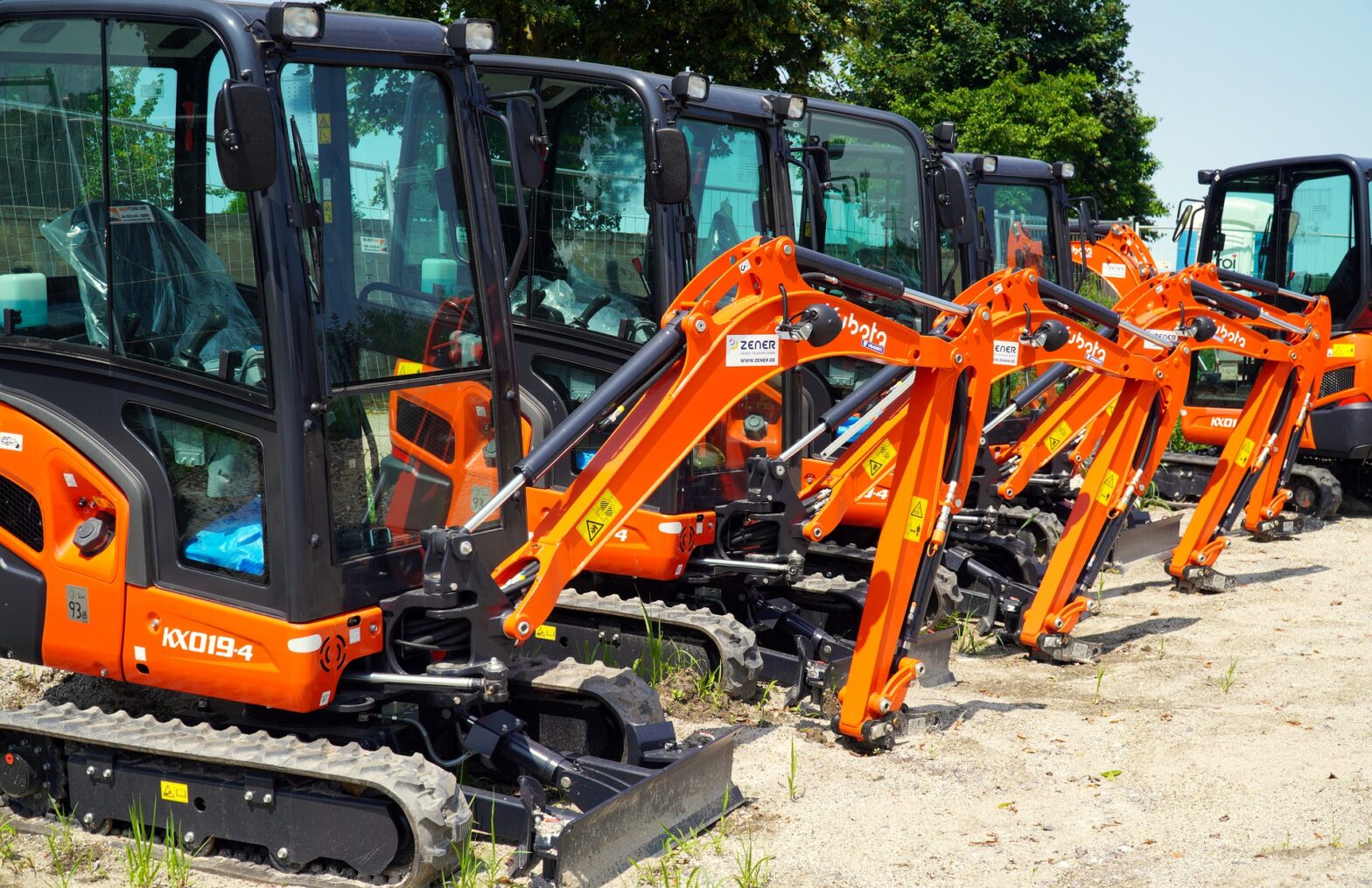 The Benefits of Using a Plant Hire Company