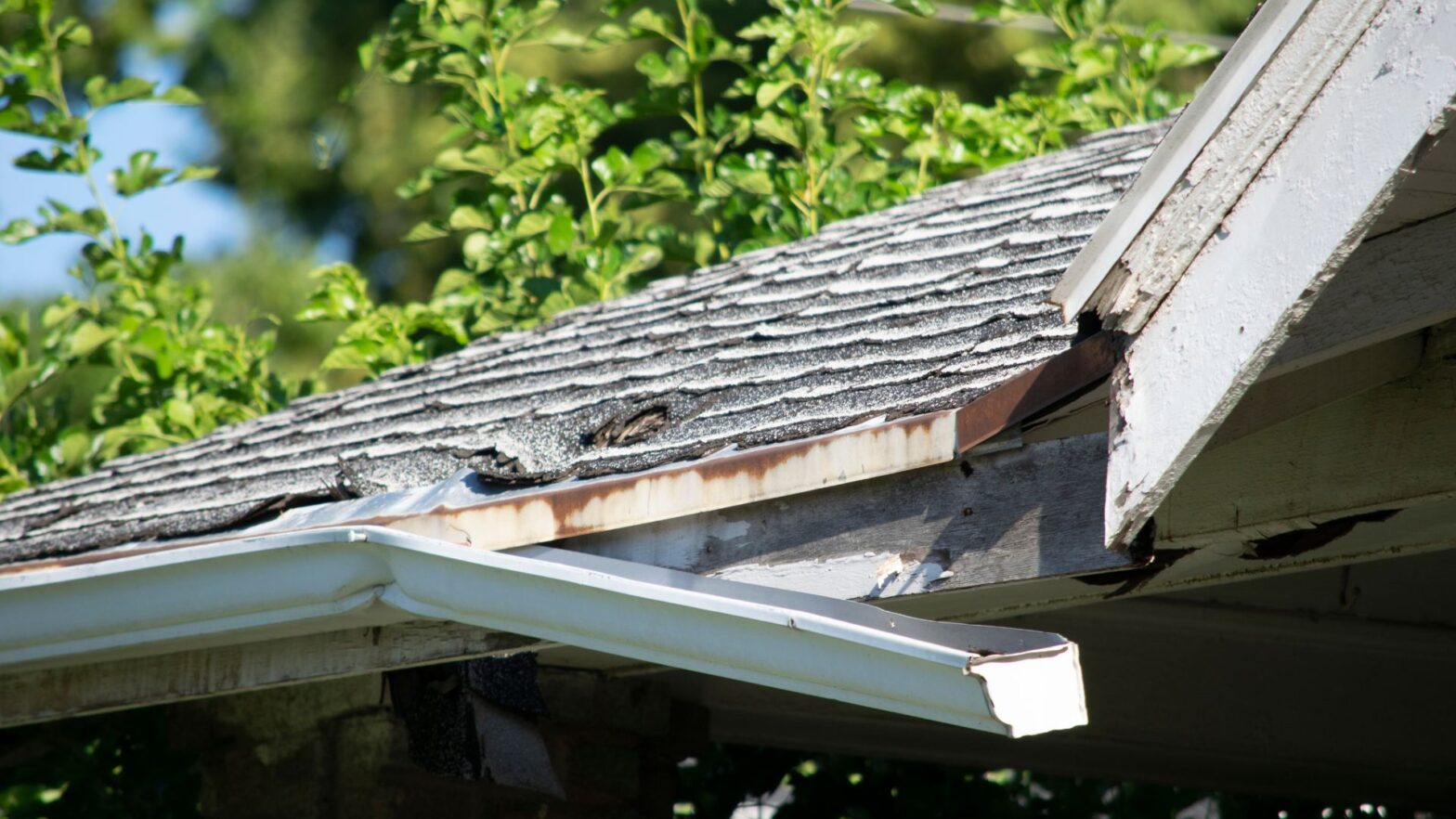 Roof Repair vs. Replacement: How to Make the Right Decision