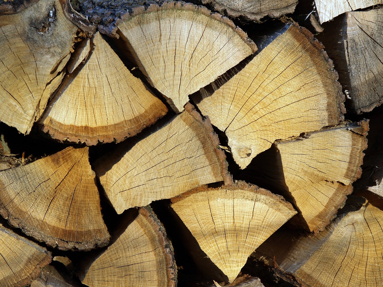 Seasoned Firewood Storage Tips for Longer Burn Time